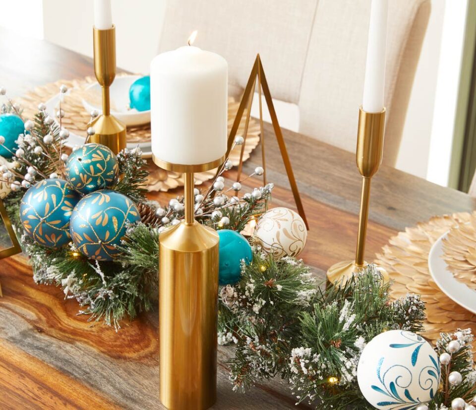 Christmas decorating table centerpiece - Cadeaux Christmas Interior Decorating - Dallas TX